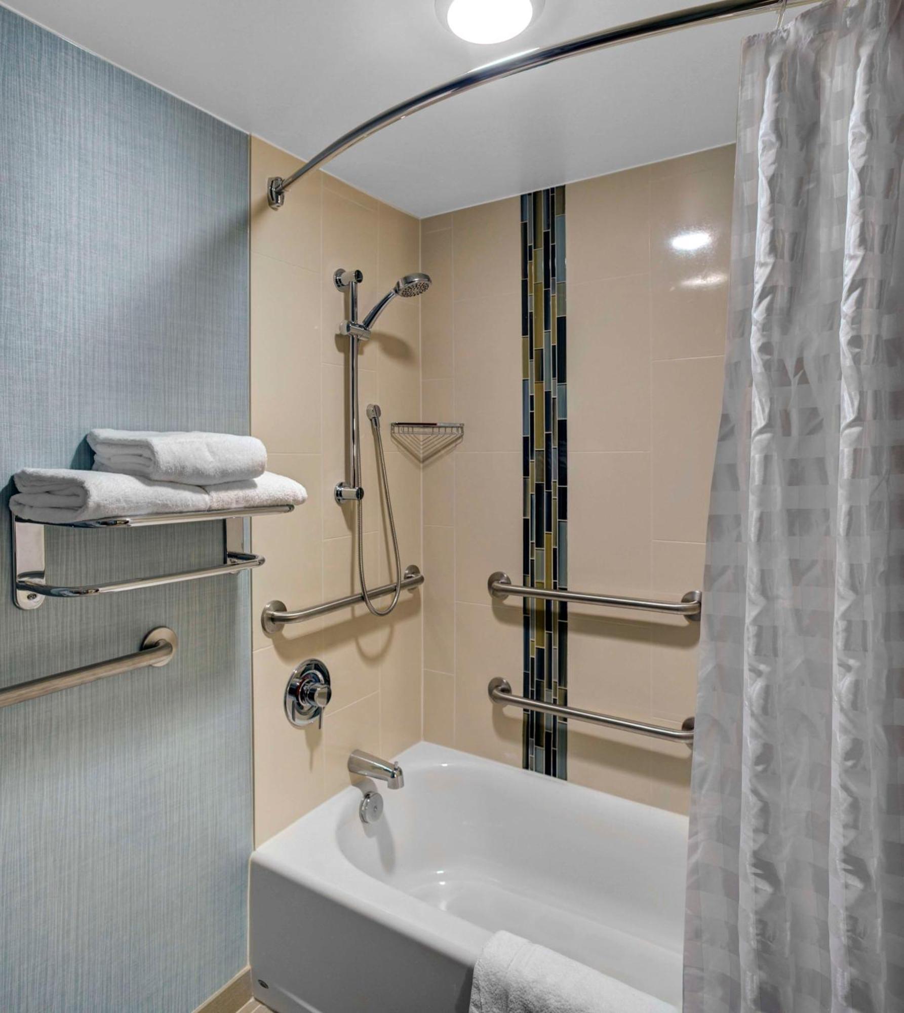 Hyatt Place Detroit/Лівонія Екстер'єр фото