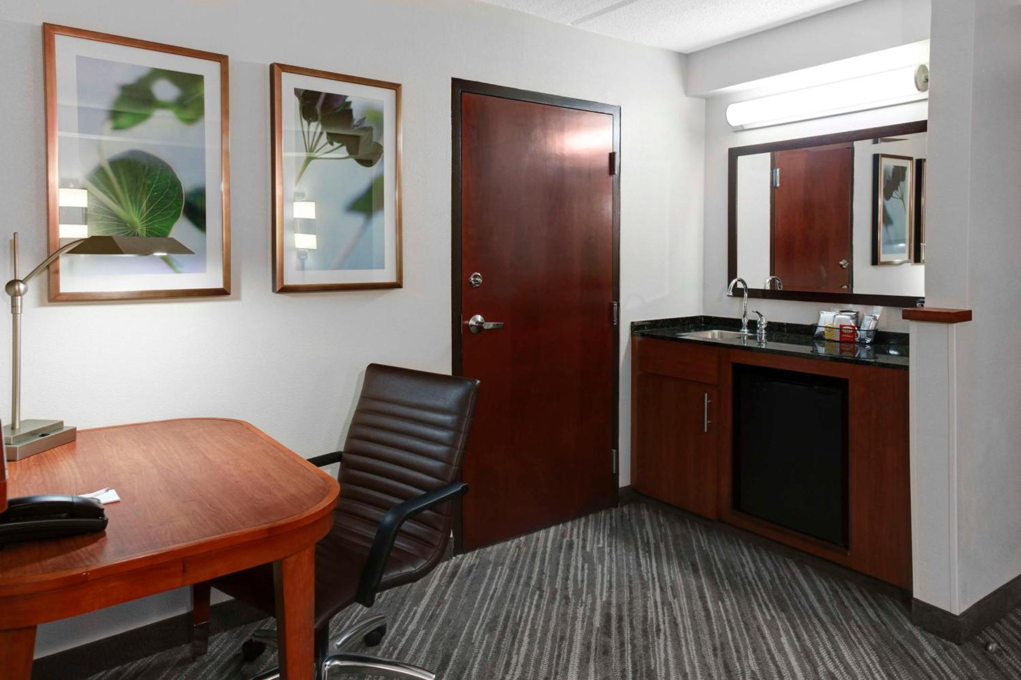 Hyatt Place Detroit/Лівонія Екстер'єр фото