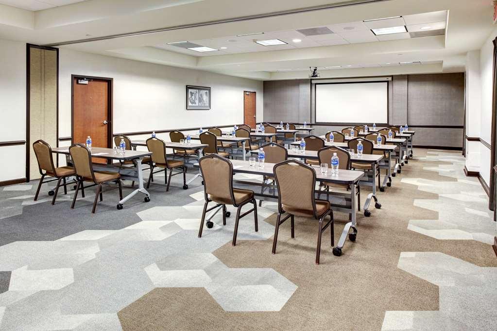 Hyatt Place Detroit/Лівонія Зручності фото