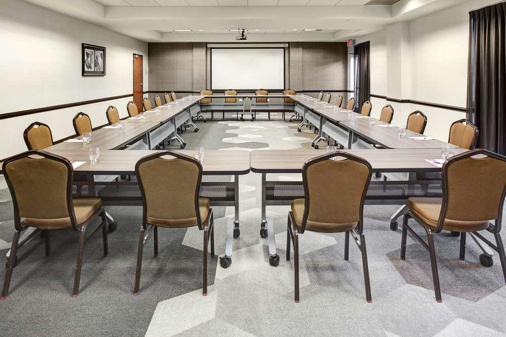 Hyatt Place Detroit/Лівонія Зручності фото