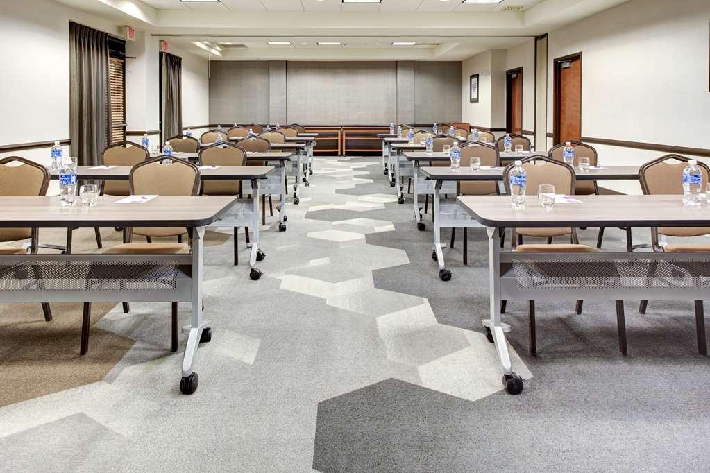 Hyatt Place Detroit/Лівонія Зручності фото