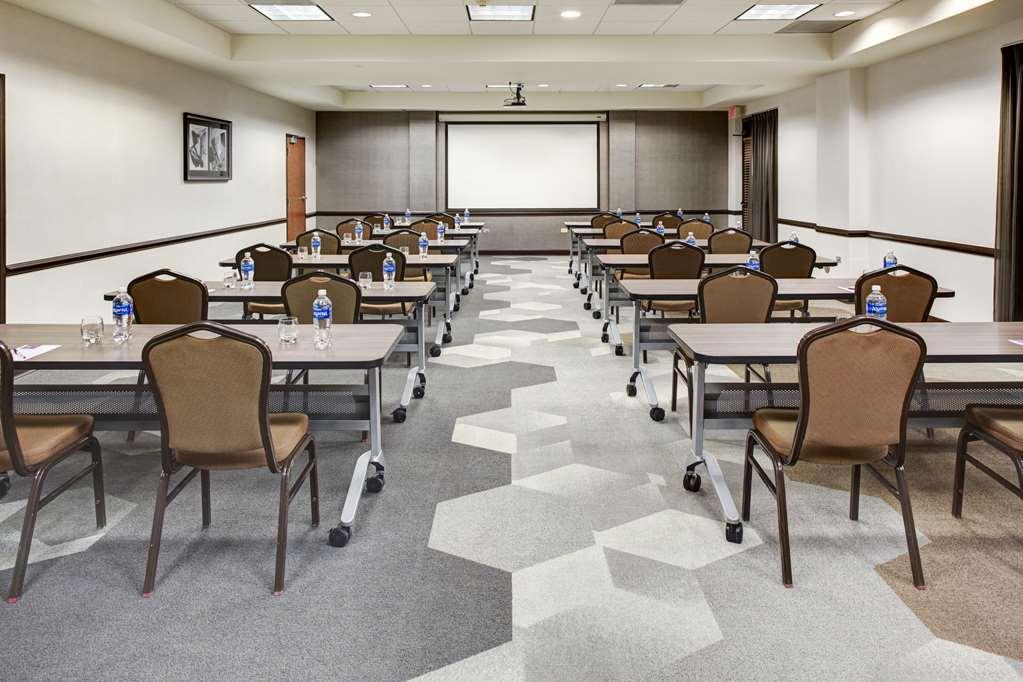 Hyatt Place Detroit/Лівонія Зручності фото