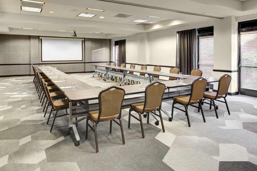Hyatt Place Detroit/Лівонія Зручності фото