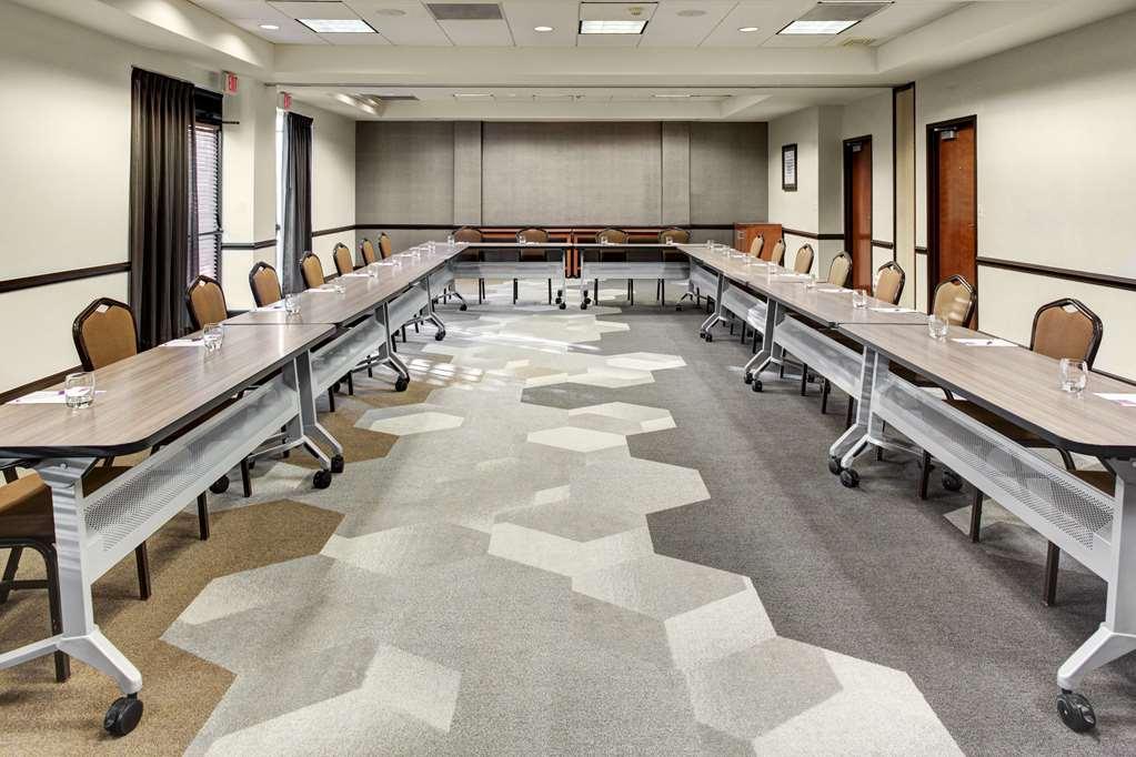 Hyatt Place Detroit/Лівонія Зручності фото