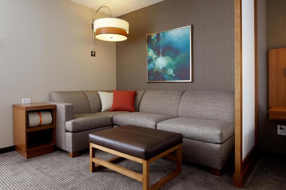Hyatt Place Detroit/Лівонія Екстер'єр фото