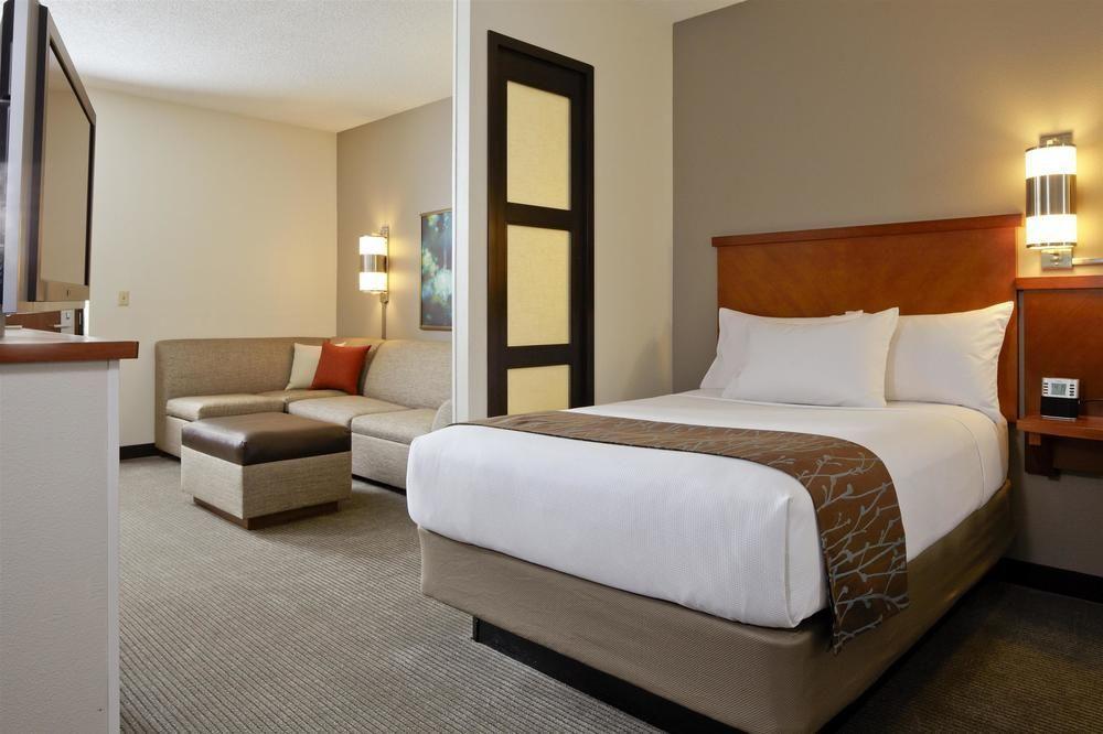 Hyatt Place Detroit/Лівонія Екстер'єр фото