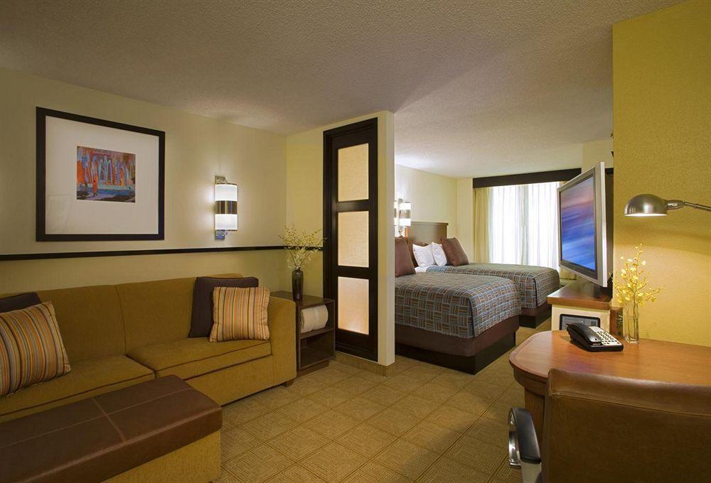 Hyatt Place Detroit/Лівонія Екстер'єр фото